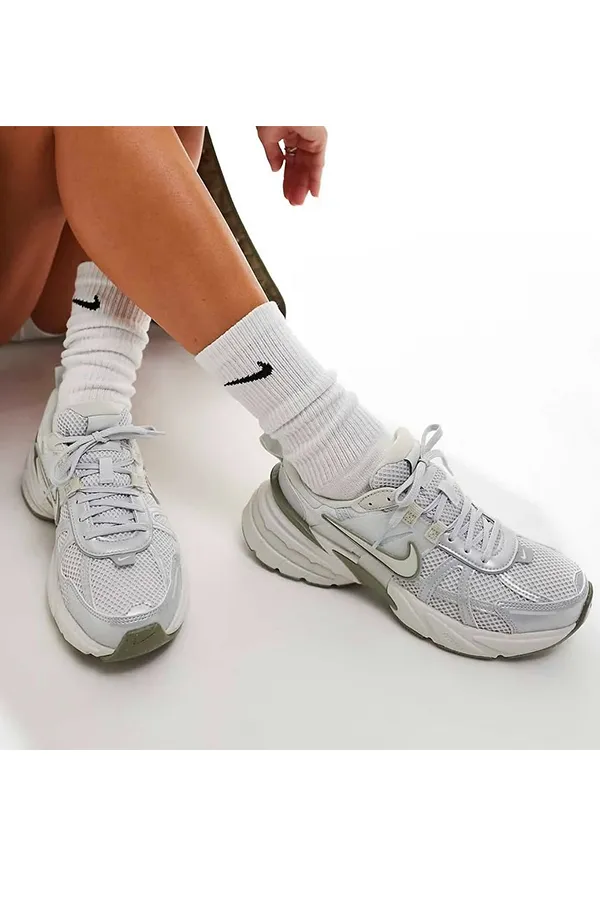 کفش نایک وی تو کی سبز سفید Nike V2K Green White کفش نایک وی تو کی سبز سفید Nike V2K Green White - تصویر 3