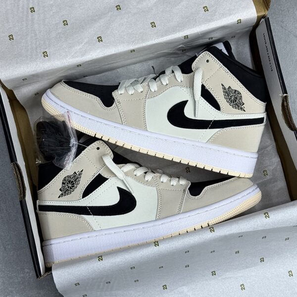 کفش نایک ایر جردن وان ساقدار کرم مشکی Nike Air Jordan 1 High Cream Black کفش نایک ایر جردن وان ساقدار کرم مشکی Nike Air Jordan 1 High Cream Black