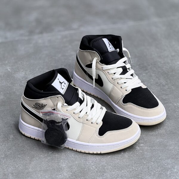 کفش نایک ایر جردن وان ساقدار کرم مشکی Nike Air Jordan 1 High Cream Black کفش نایک ایر جردن وان ساقدار کرم مشکی Nike Air Jordan 1 High Cream Black