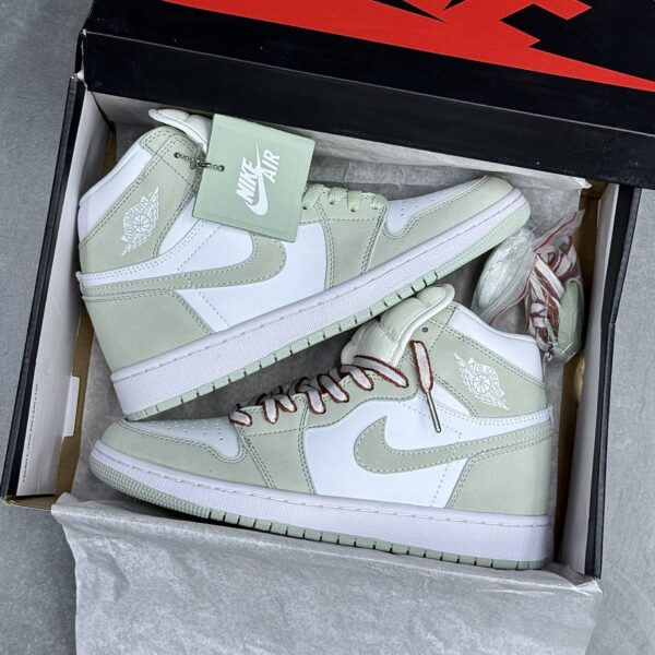 کفش نایک ایر جردن وان ساقدار سبز ماچا Nike Air Jordan 1 Retro High Matcha Green