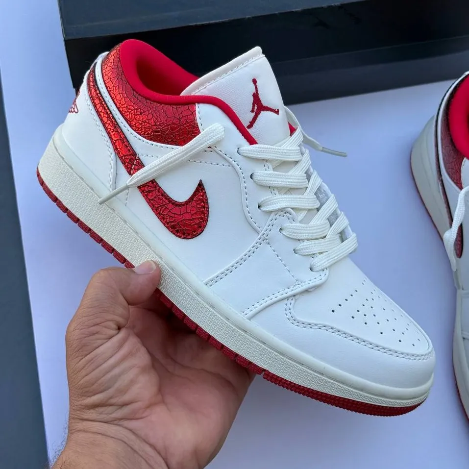 کفش نایک ایر جردن وان لو یاقوتی Nike Air Jordan 1 Low Ruby کفش نایک ایر جردن وان لو یاقوتی Nike Air Jordan 1 Low Ruby - تصویر 2