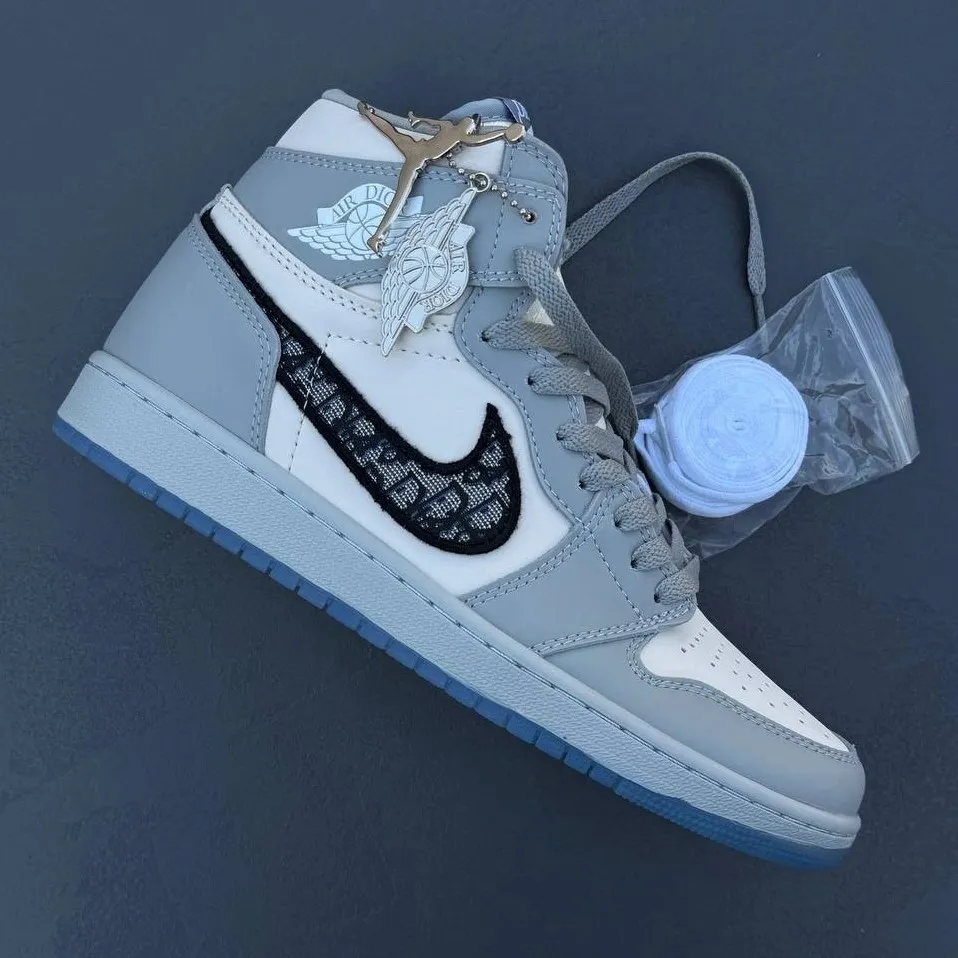 کفش نایک ایر جردن وان ساقدار دیور گری Nike Air Jordan 1 High Dior Grey - تصویر 4
