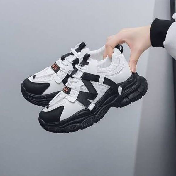 کتونی اسپرت لژدار طبی زنانه مافیایی مشکی سفید Women’s Mafia Style Black White