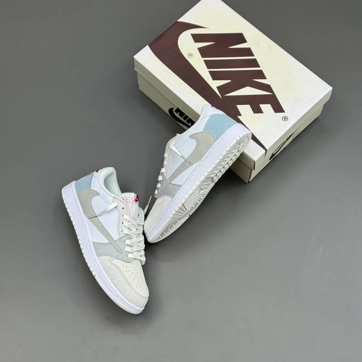 کفش نایک ایر جردن وان لو تراویس اسکات پاریس Nike Air Jordan 1 Low Travis Scott Paris کفش نایک ایر جردن وان لو تراویس اسکات پاریس Nike Air Jordan 1 Low Travis Scott Paris - تصویر 5