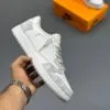 کفش نایک ایر جردن وان لو تراویس اسکات لویی ویتون سفید طوسی Nike Air Jordan 1 Low Travis Scott Louis Vuitton White Grey کفش نایک ایر جردن وان لو تراویس اسکات لویی ویتون سفید طوسی Nike Air Jordan 1 Low Travis Scott Louis Vuitton White Grey - تصویر 4