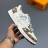 کفش نایک ایر جردن وان لو تراویس اسکات لویی ویتون سفید قهوه ای Nike Air Jordan 1 Low Travis Scott Louis Vuitton White Brown کفش نایک ایر جردن وان لو تراویس اسکات لویی ویتون سفید قهوه ای Nike Air Jordan 1 Low Travis Scott Louis Vuitton White Brown - تصویر 5