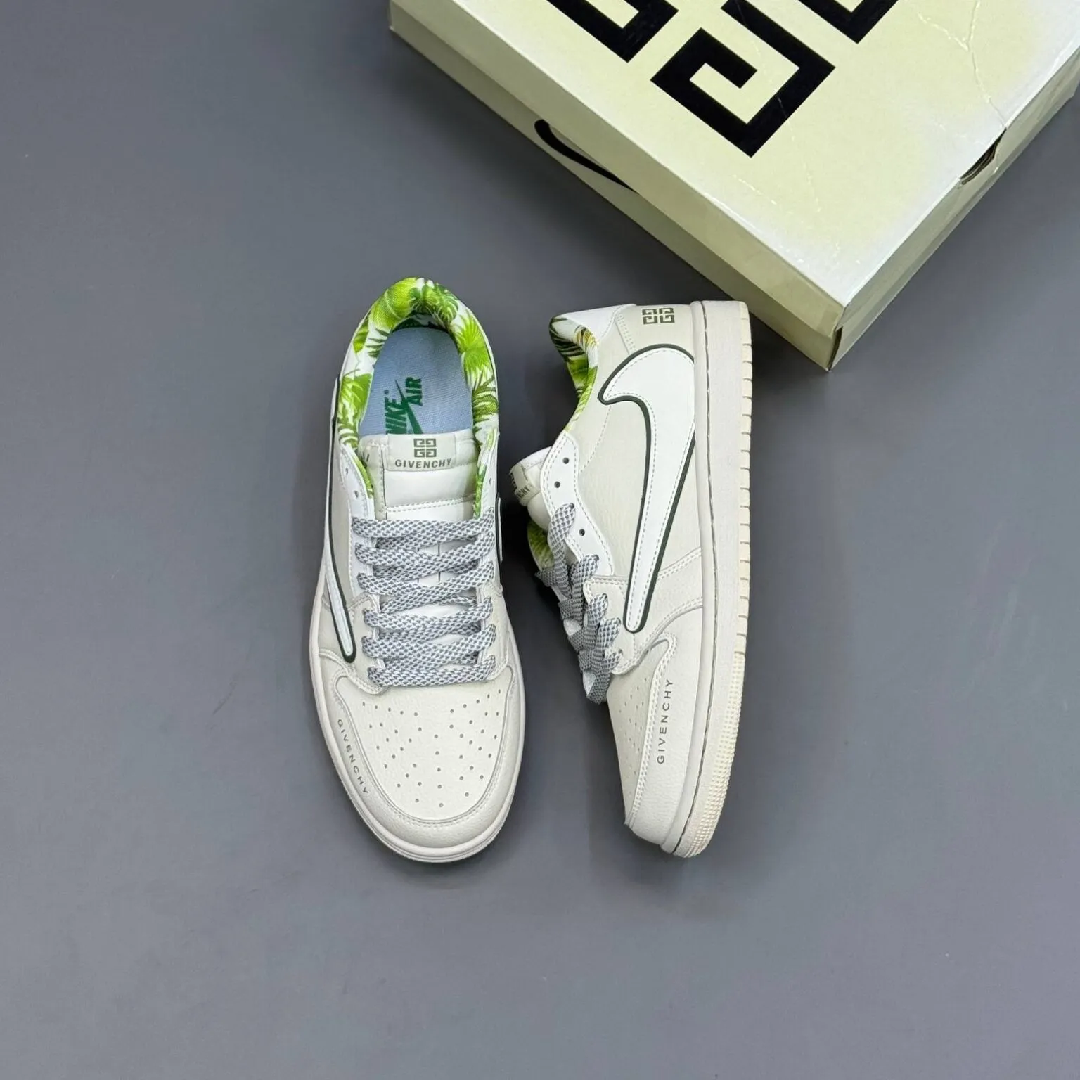 کفش نایک ایر جردن وان لو تراویس اسکات ژیوانشی Nike Air Jordan 1 Low Travis Scott Givenchy - تصویر 2
