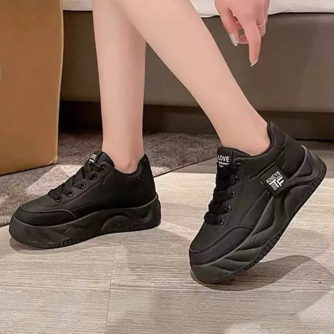 کتونی لژدار فشن زنانه مدل لاو مشکی Women’s Love Platform Fashion Black Sneakers کتونی لژدار فشن زنانه مدل لاو مشکی Women’s Love Platform Fashion Black Sneakers - تصویر 2
