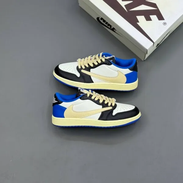 کفش نایک ایر جردن وان لو تراویس فرگمنت Nike Air Jordan 1 Low Travis Scott Fragment کفش نایک ایر جردن وان لو تراویس فرگمنت Nike Air Jordan 1 Low Travis Scott Fragment