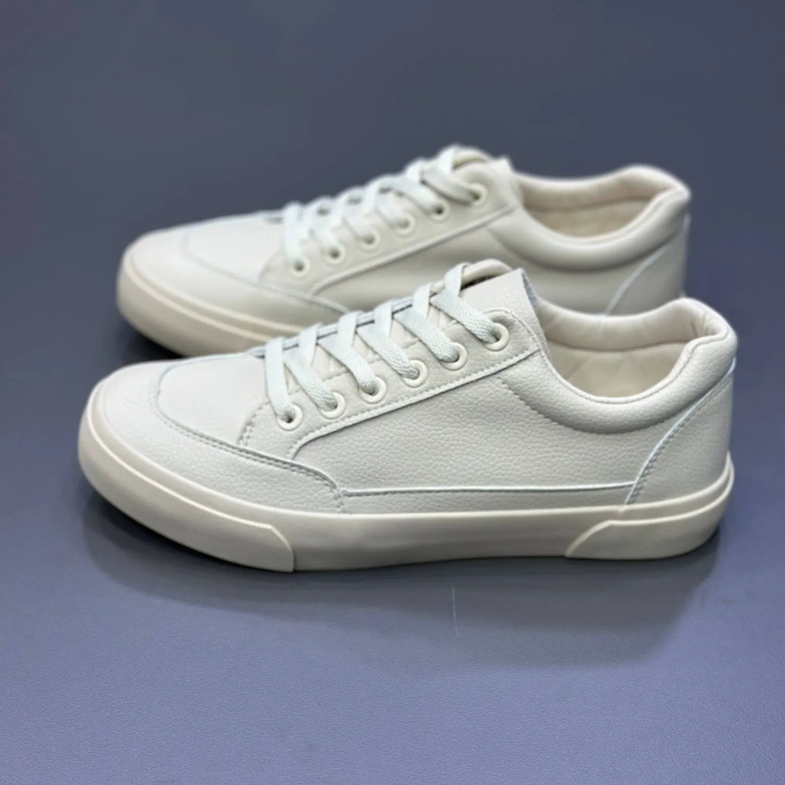 کتونی ونس ارکبیرد زنانه ساده Vans Sneakers کتونی ونس ارکبیرد زنانه ساده Vans Sneakers - تصویر 4