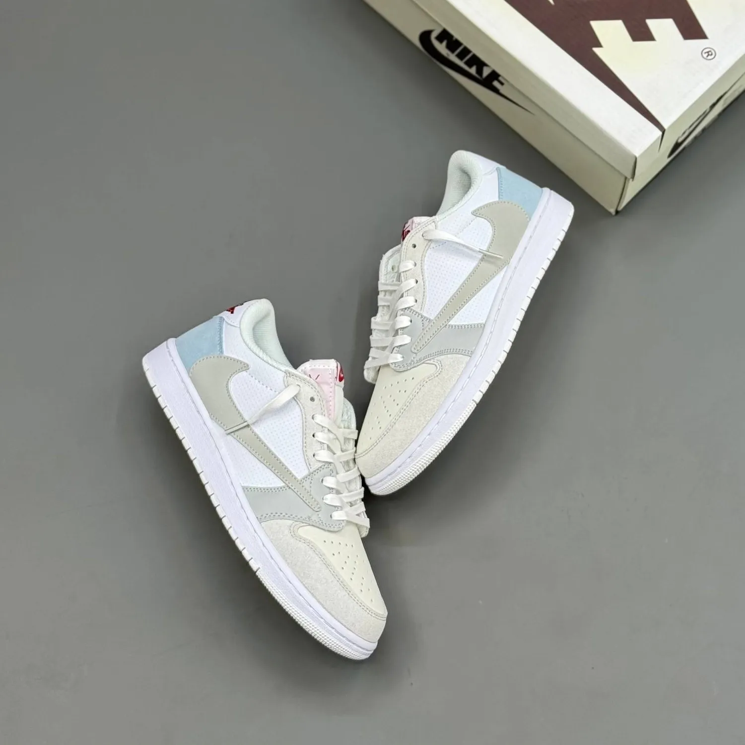 کفش نایک ایر جردن وان لو تراویس اسکات پاریس Nike Air Jordan 1 Low Travis Scott Paris کفش نایک ایر جردن وان لو تراویس اسکات پاریس Nike Air Jordan 1 Low Travis Scott Paris - تصویر 4