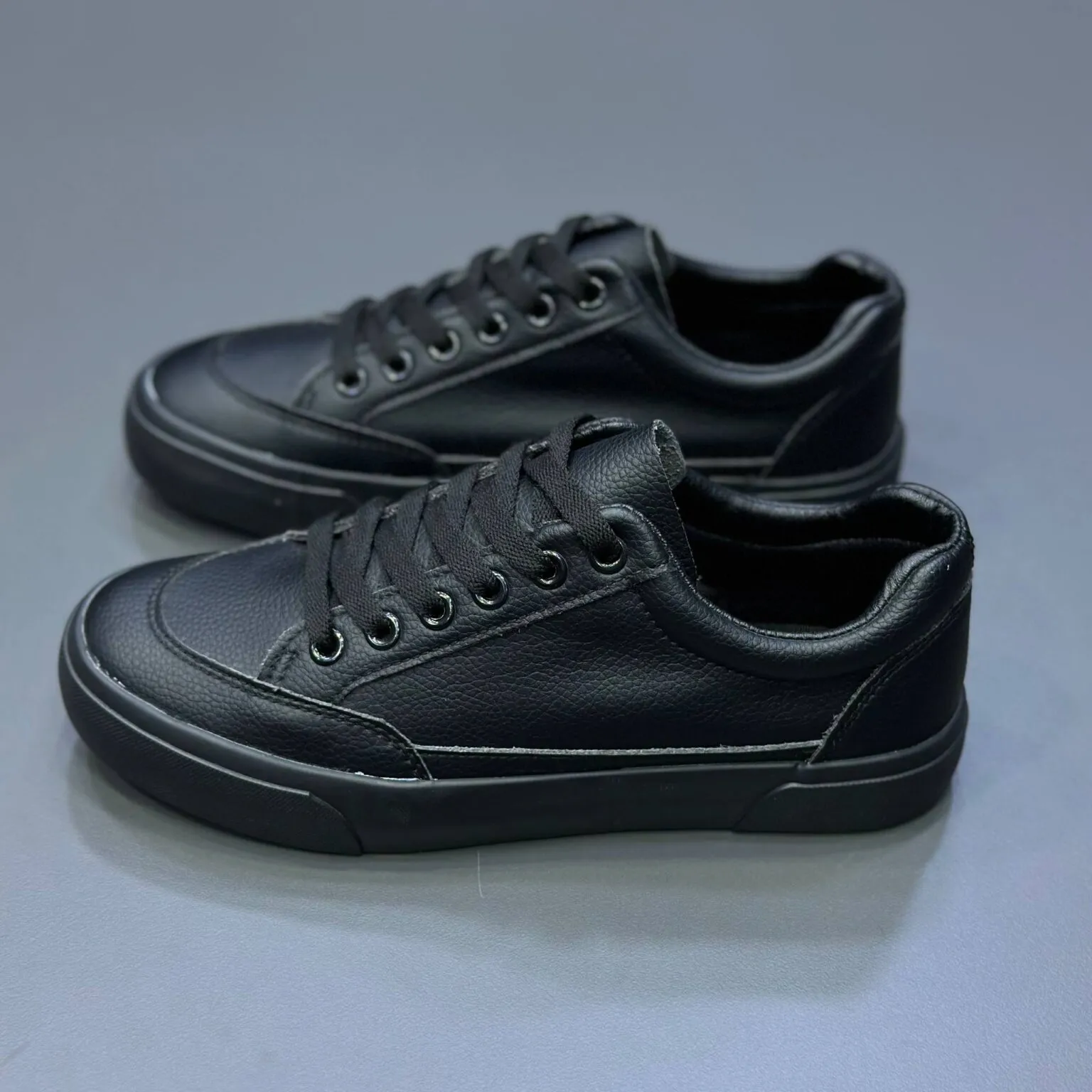 کتونی ونس ارکبیرد زنانه ساده Vans Sneakers کتونی ونس ارکبیرد زنانه ساده Vans Sneakers - تصویر 3