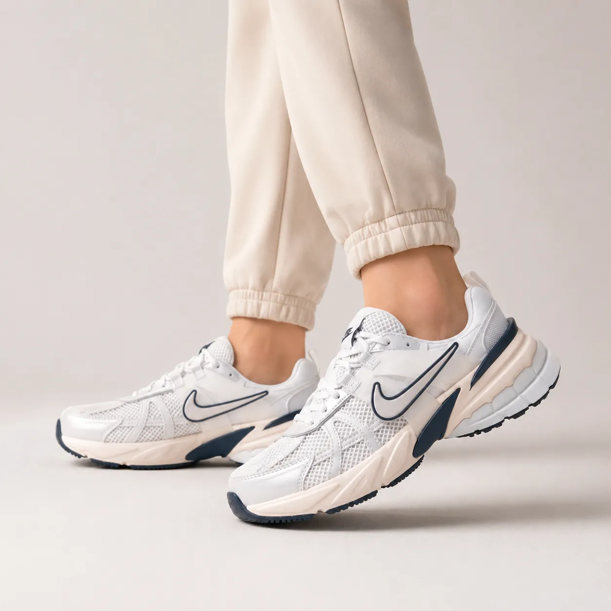 کتونی نایک V2K سفید سرمه ای- Nike V2K کتونی نایک V2K سفید سرمه ای- Nike V2K