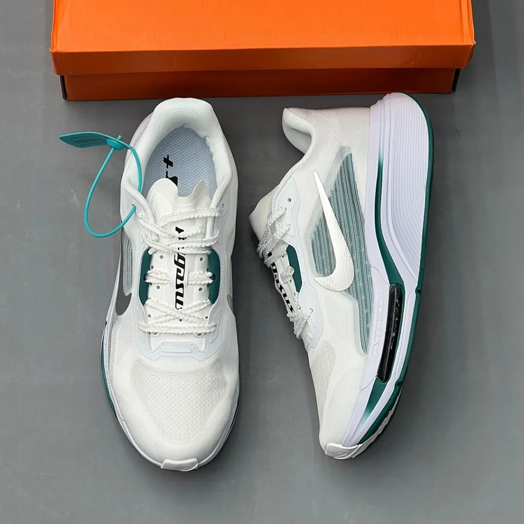 نایک پگاسوس پلاس سفید سبز Nike Pegasus Plus 2 نایک پگاسوس پلاس سفید سبز Nike Pegasus Plus 2