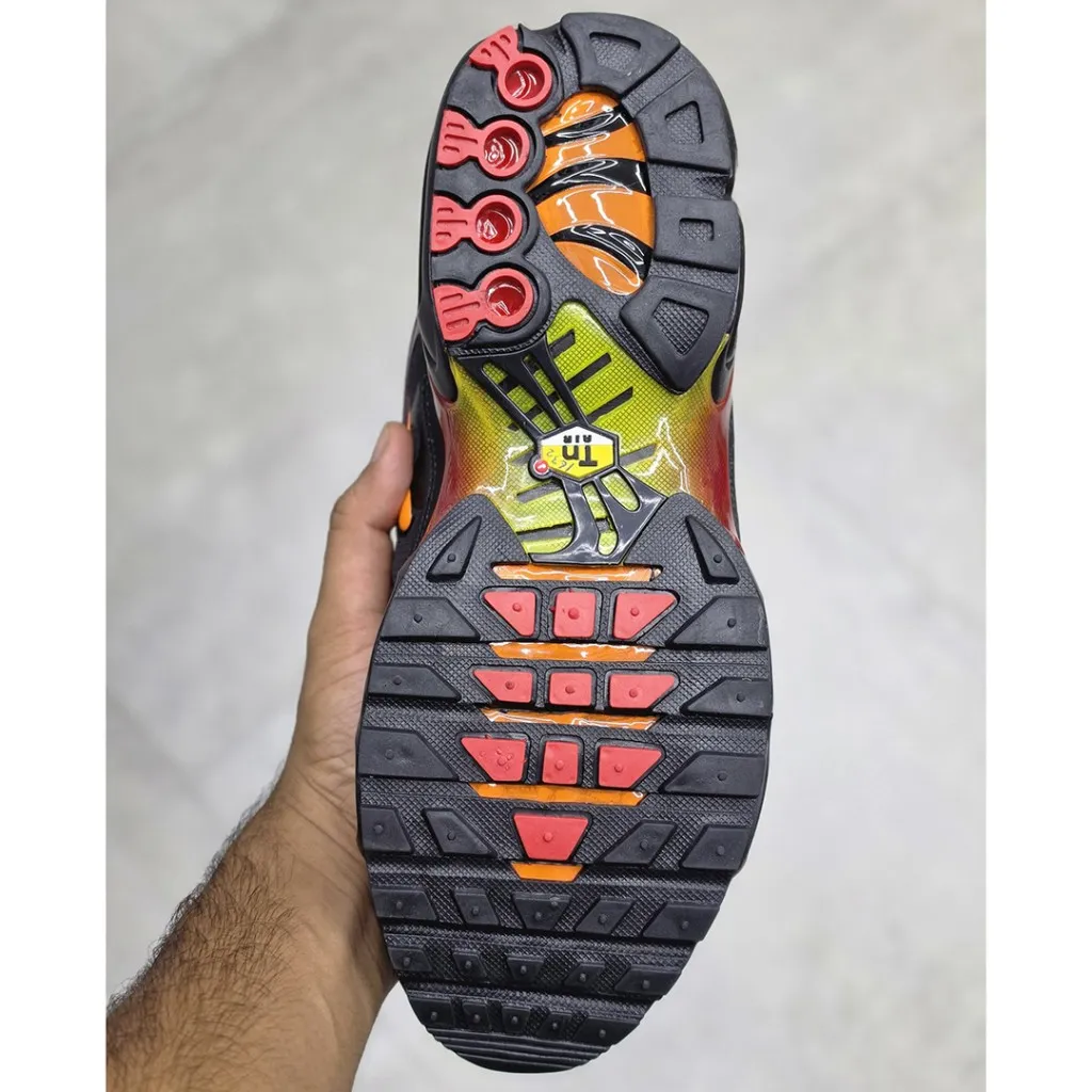 نایک تی ان ایرمکس پلاس مشکی قرمز آتشین Nike TN Air Max Plus نایک تی ان ایرمکس پلاس مشکی قرمز آتشین Nike TN Air Max Plus