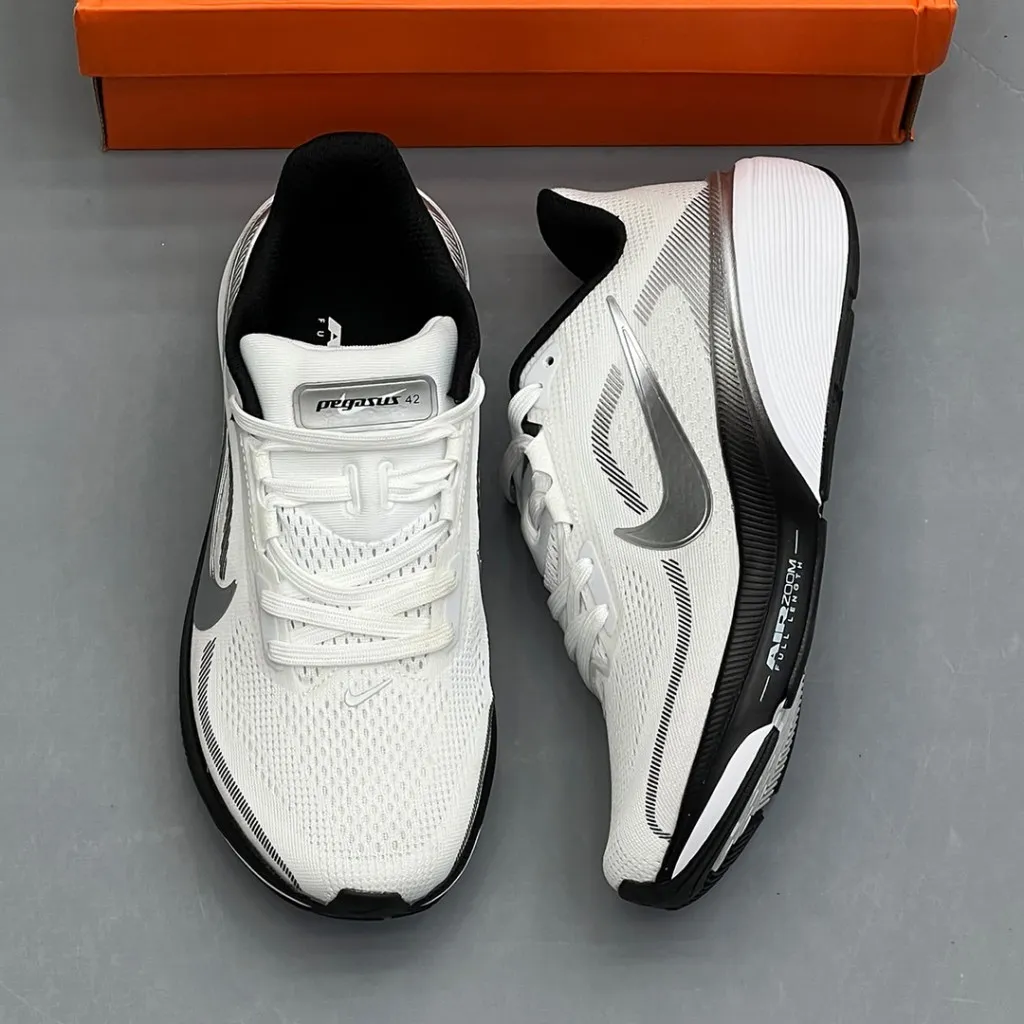 نایک ایر زوم پگاسوس سفید سیلور مشکی Nike Air Zoom Pegasus 42 نایک ایر زوم پگاسوس سفید سیلور مشکی Nike Air Zoom Pegasus 42