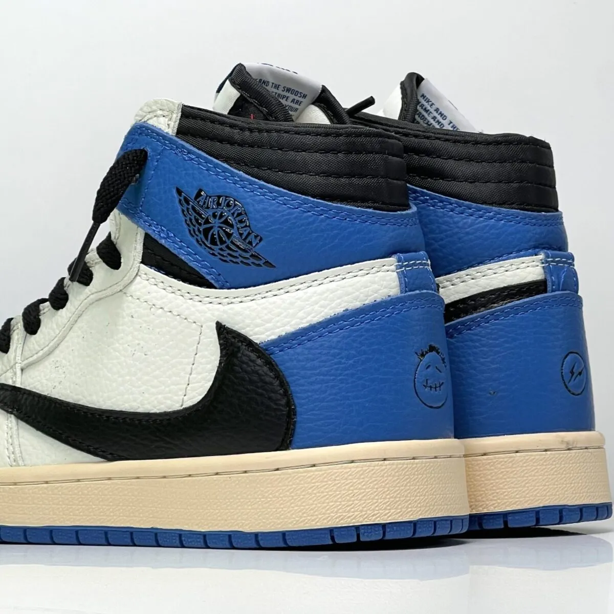 کتونی ایر جردن ۱ تراویس اسکات فراگمنت -Nike Air Jordan 1