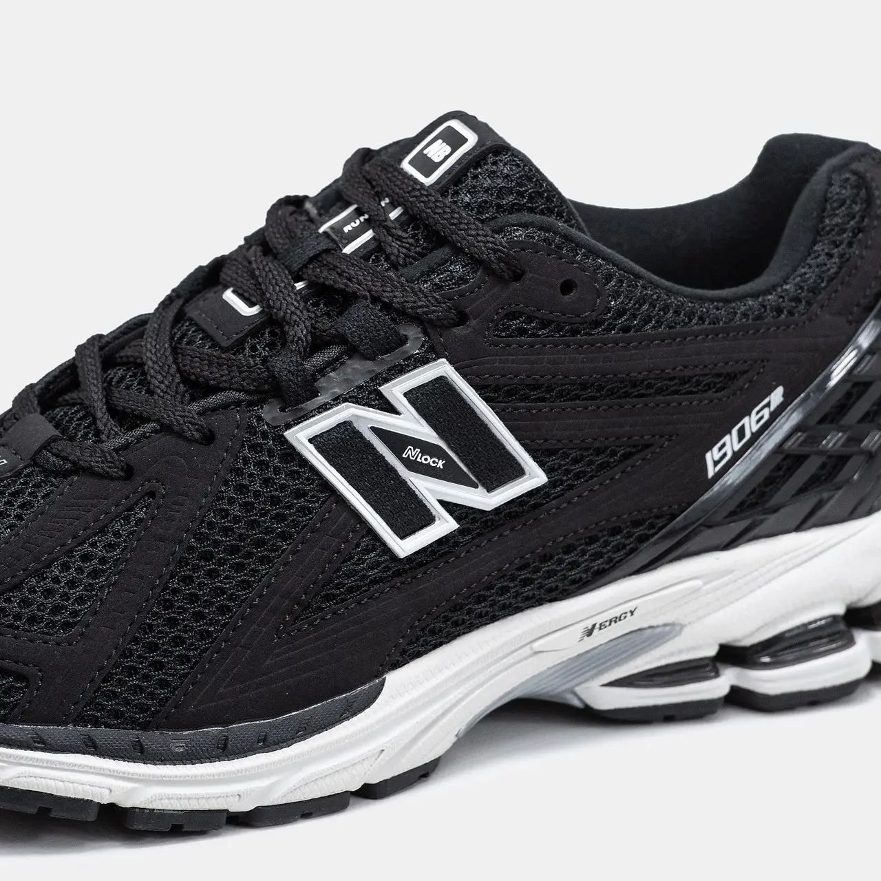 کتونی نیوبالانس ۱۹۰۶ مشکی New Balance 1906R