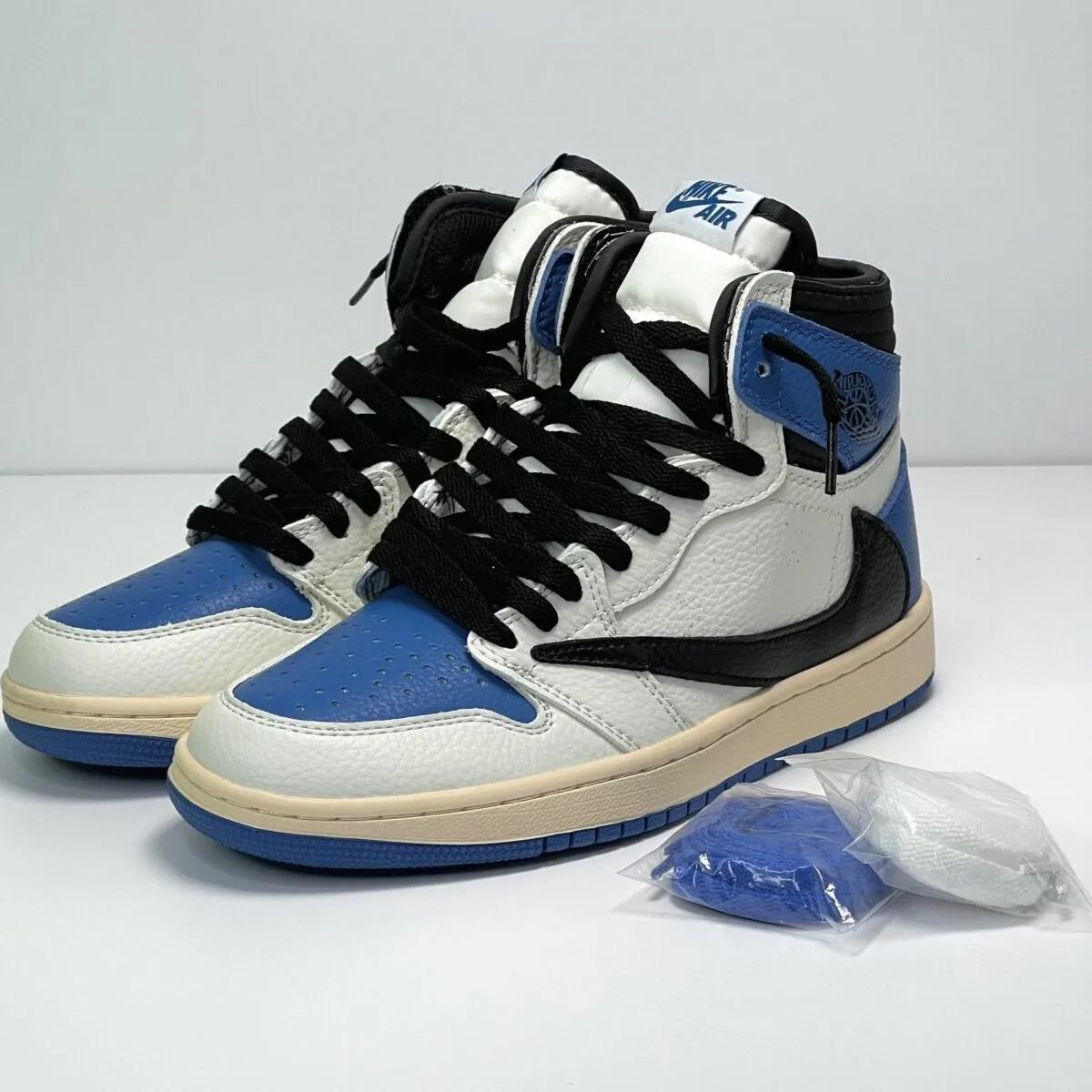 کتونی ایر جردن ۱ تراویس اسکات فراگمنت -Nike Air Jordan 1