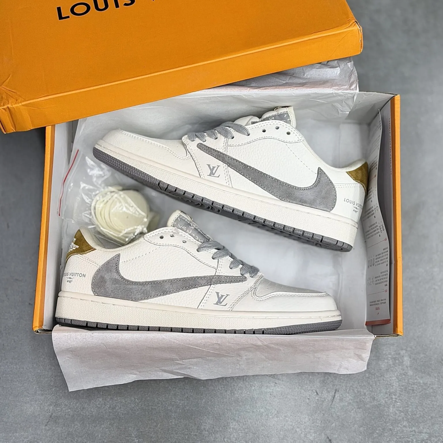 کفش نایک ایر جردن وان لو تراویس اسکات لویی ویتون Nike Air Jordan 1 Low Travis Scott Louis Vuitton کفش نایک ایر جردن وان لو تراویس اسکات لویی ویتون Nike Air Jordan 1 Low Travis Scott Louis Vuitton