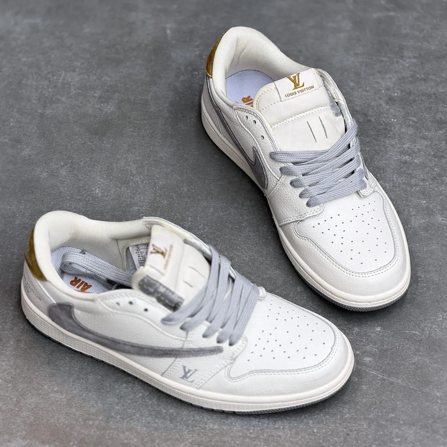 کفش نایک ایر جردن وان لو تراویس اسکات لویی ویتون Nike Air Jordan 1 Low Travis Scott Louis Vuitton کفش نایک ایر جردن وان لو تراویس اسکات لویی ویتون Nike Air Jordan 1 Low Travis Scott Louis Vuitton