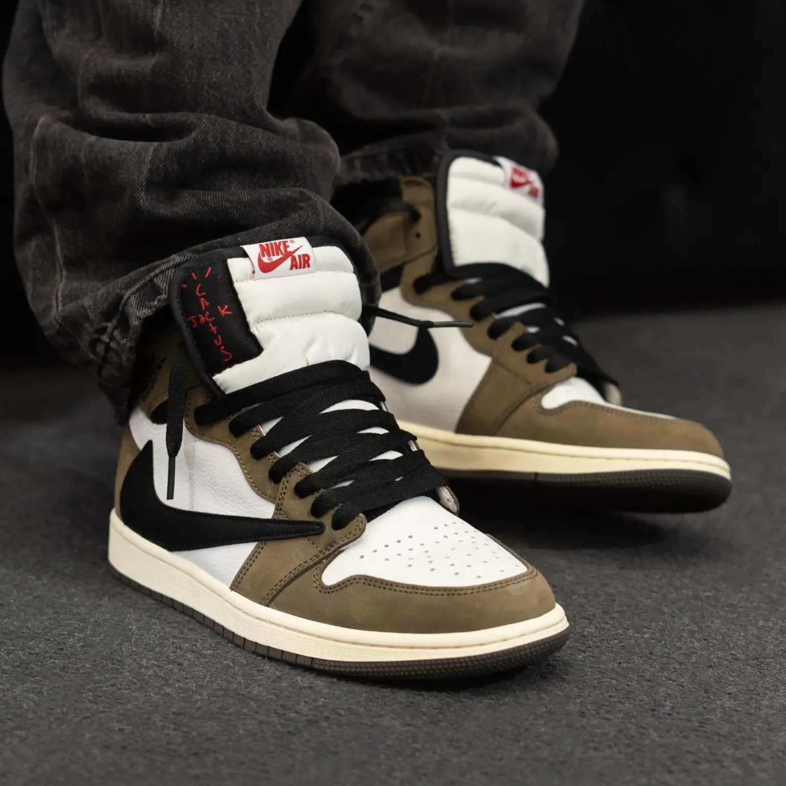 کتونی ایر جردن ۱ تراویس اسکات موکا-Nike Air Jordan 1