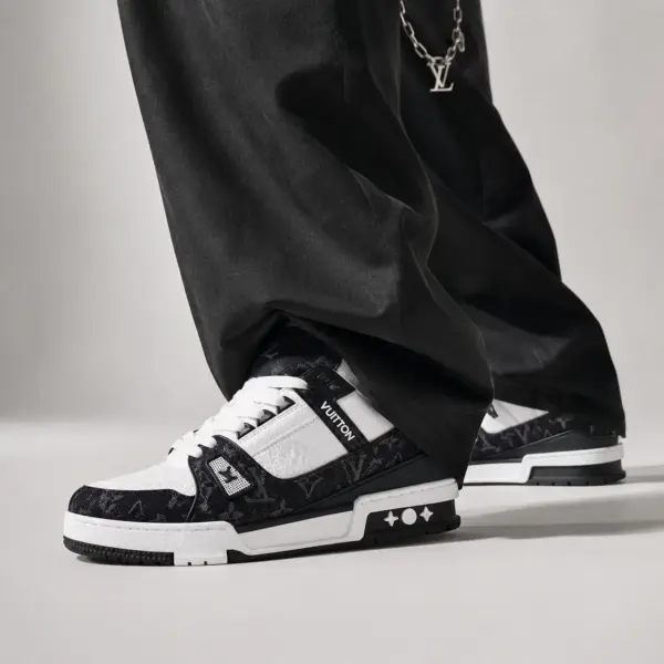 کتونی لوئی ویتون سفید مشکی-Louis Vuitton Trainer کتونی لوئی ویتون سفید مشکی-Louis Vuitton Trainer