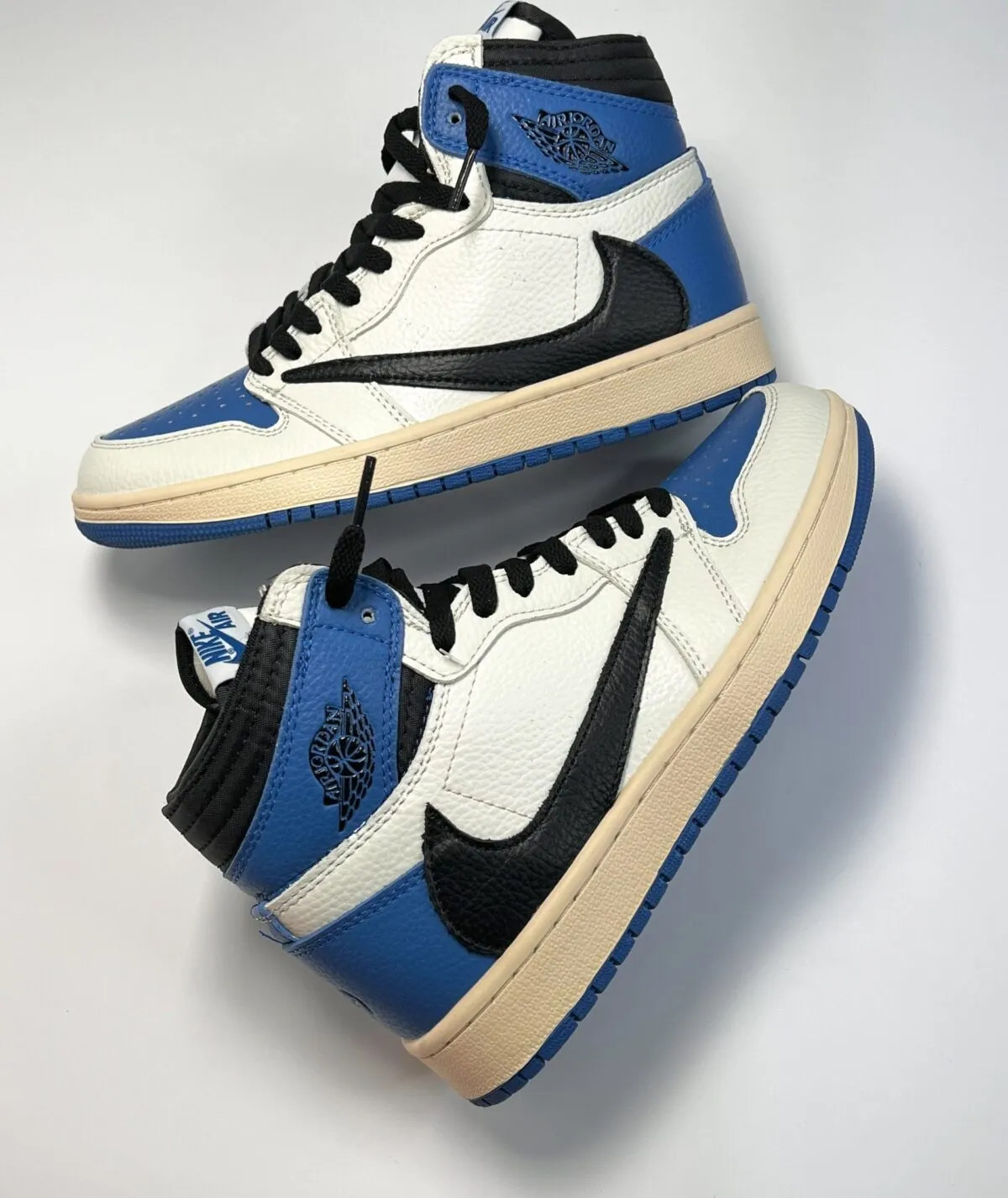 کتونی ایر جردن ۱ تراویس اسکات فراگمنت -Nike Air Jordan 1