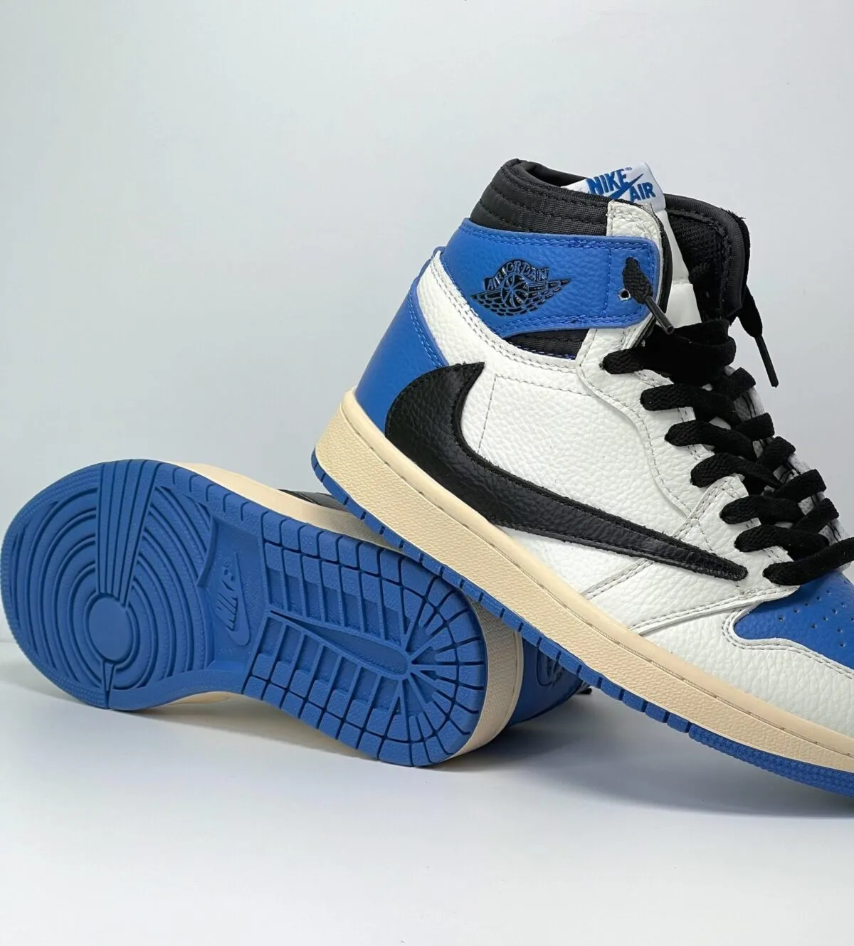 کتونی ایر جردن ۱ تراویس اسکات فراگمنت -Nike Air Jordan 1