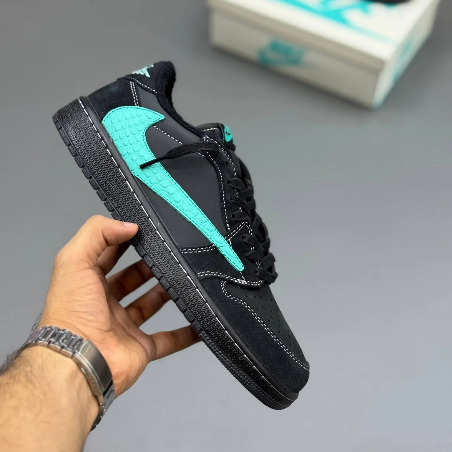 کفش نایک ایر جردن وان لو تراویس اسکات تیفانی Nike Air Jordan 1 Low Travis Scott Tiffany کفش نایک ایر جردن وان لو تراویس اسکات تیفانی Nike Air Jordan 1 Low Travis Scott Tiffany