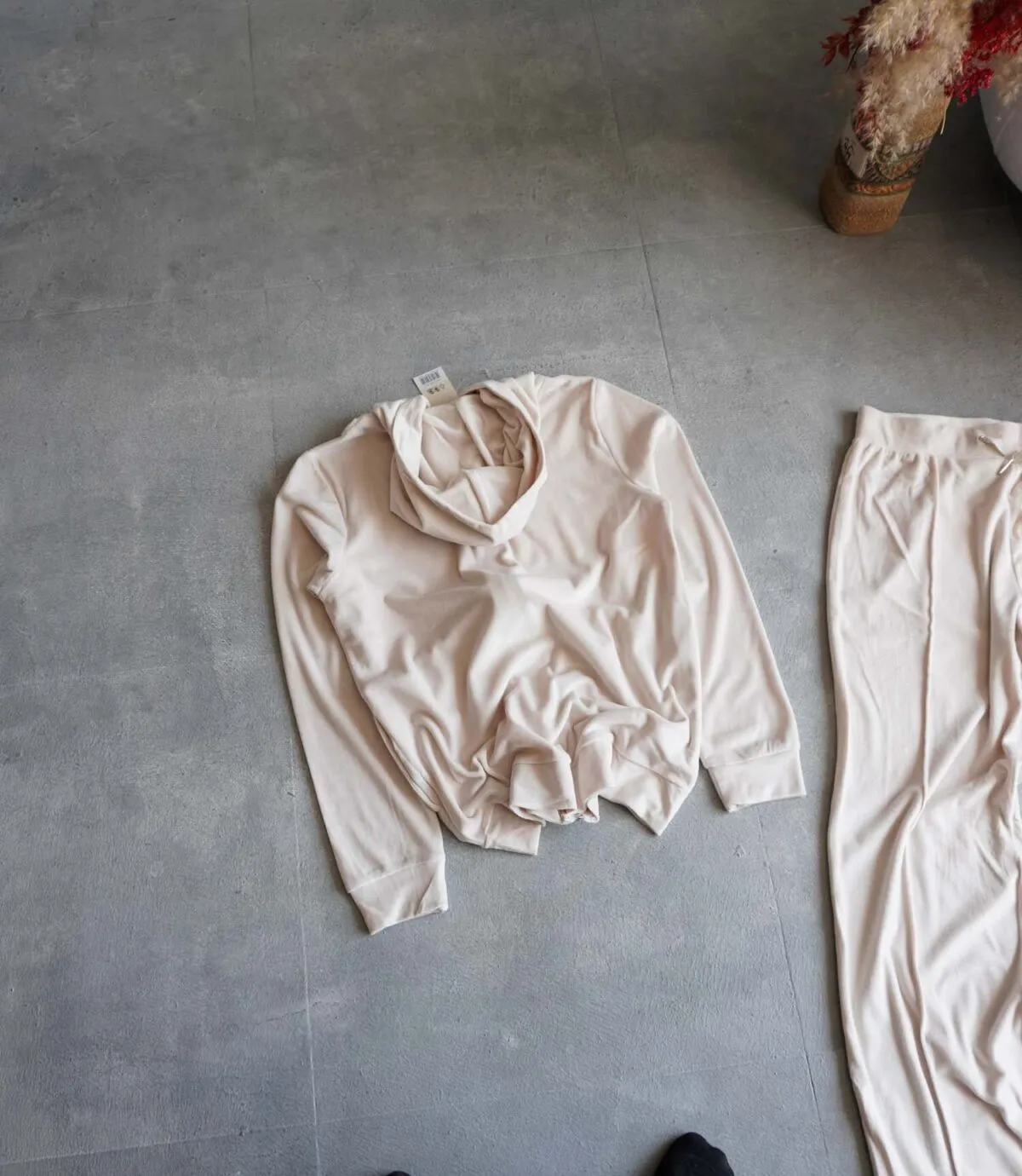 ست مخمل زنانه کرم Esmara ست مخمل زنانه کرم Esmara
