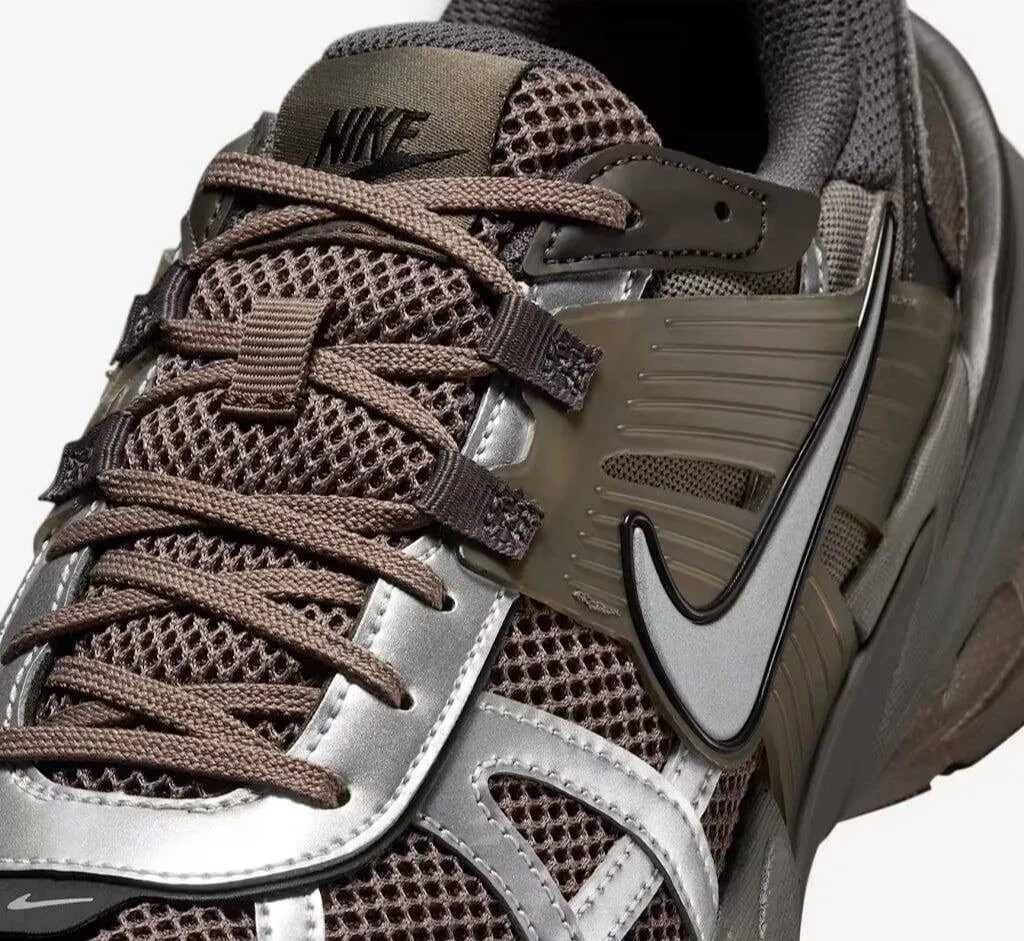 کتونی لایفاستایل نایکی Nike V2K Run – کد HQ1678-200 کتونی لایفاستایل نایکی Nike V2K Run – کد HQ1678-200