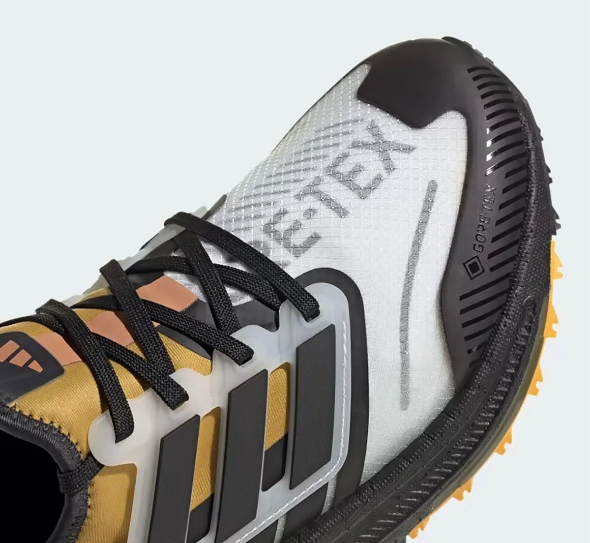 کتونی دویدن آدیداس Adidas Ultraboost Light GTX – کد IE1781
