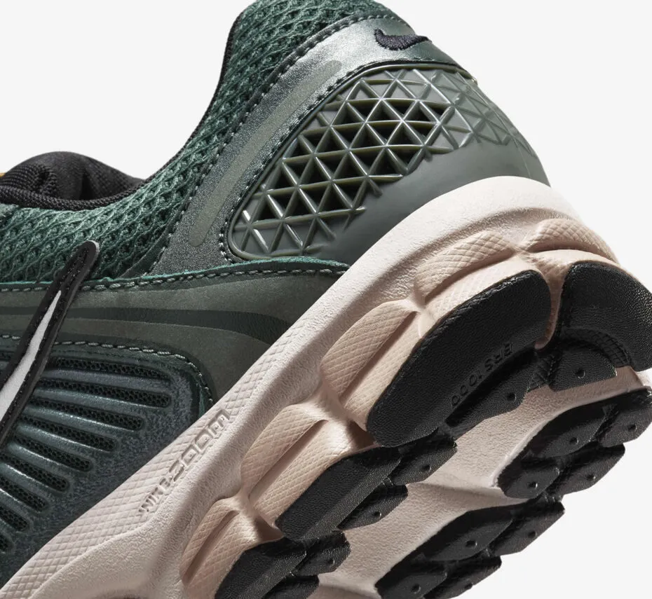 کتونی لایف استایل نایکی Nike Zoom Vomero 5 – کد FN6742-300 کتونی لایف استایل نایکی Nike Zoom Vomero 5 – کد FN6742-300