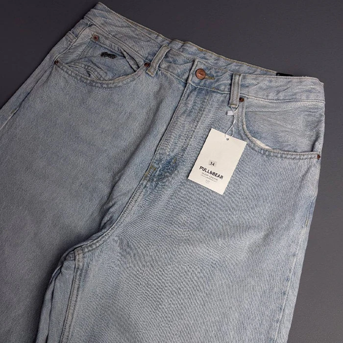 شلوار جین بگ مردانه اورجینال رنگ یخی روشن برند pull&bear سفارش اسپانیایی مدل بگ و آزاد کد 2011 شلوار جین بگ مردانه اورجینال رنگ یخی روشن برند pull&bear سفارش اسپانیایی مدل بگ و آزاد کد 2011