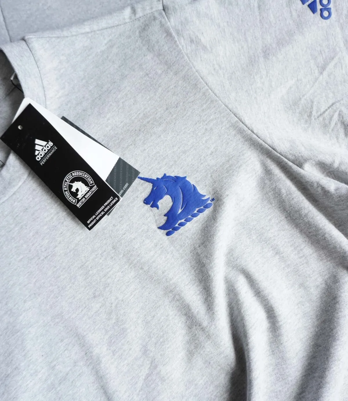 تیشرت طوسی روشن زنانه Adidas تیشرت طوسی روشن زنانه Adidas