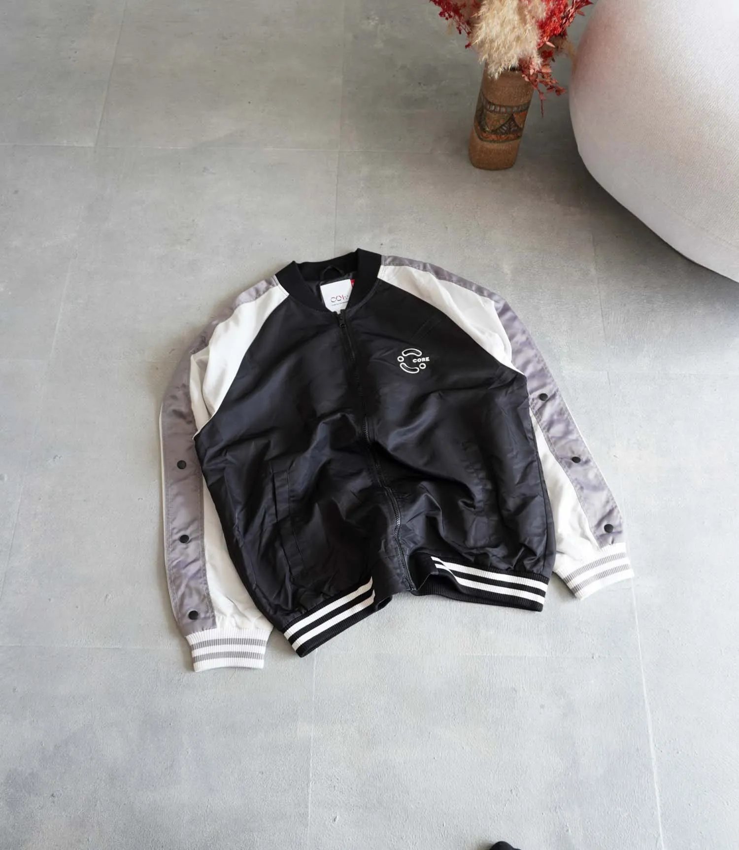 بامبر جکت مشکی آستین سفید Jack&Jones بامبر جکت مشکی آستین سفید Jack&Jones