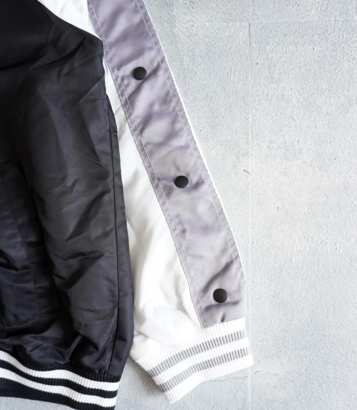 بامبر جکت مشکی آستین سفید Jack&Jones بامبر جکت مشکی آستین سفید Jack&Jones