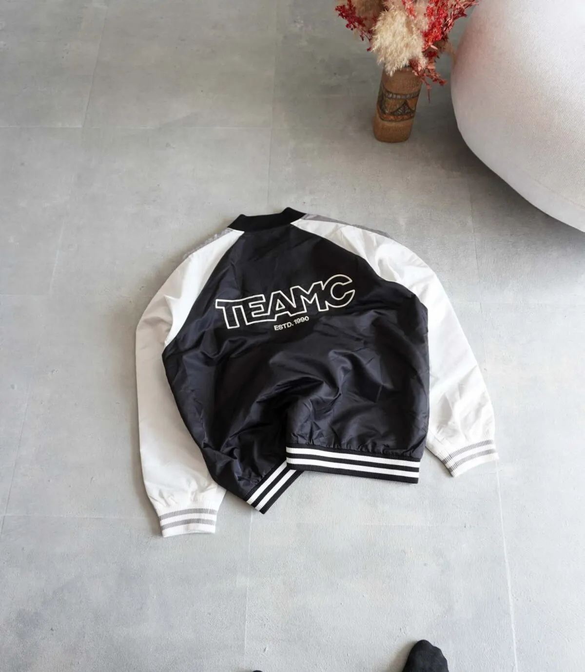 بامبر جکت مشکی آستین سفید Jack&Jones بامبر جکت مشکی آستین سفید Jack&Jones