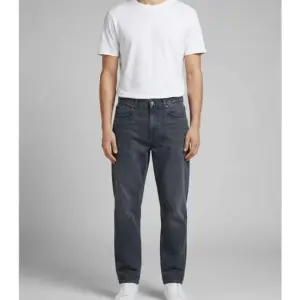 شلوار جین مردانه اورجینال رنگ ذغالی تیره برند pull&bear سفارش اسپانیایی مدل مام فیت کد 2023