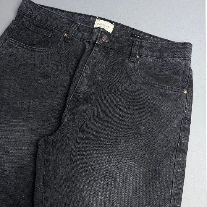 شلوار جین مردانه اورجینال رنگ ذغالی تیره برند pull&bear سفارش اسپانیایی مدل مام فیت کد 2023 شلوار جین مردانه اورجینال رنگ ذغالی تیره برند pull&bear سفارش اسپانیایی مدل مام فیت کد 2023